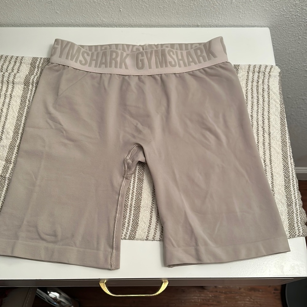 Gymshark nude biker short (S)